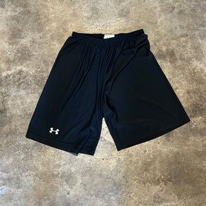 Under Armour men’s basketball team short, medium